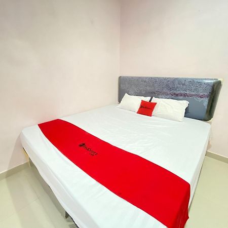 Reddoorz At Homestay Madu Makassar Bagian luar foto